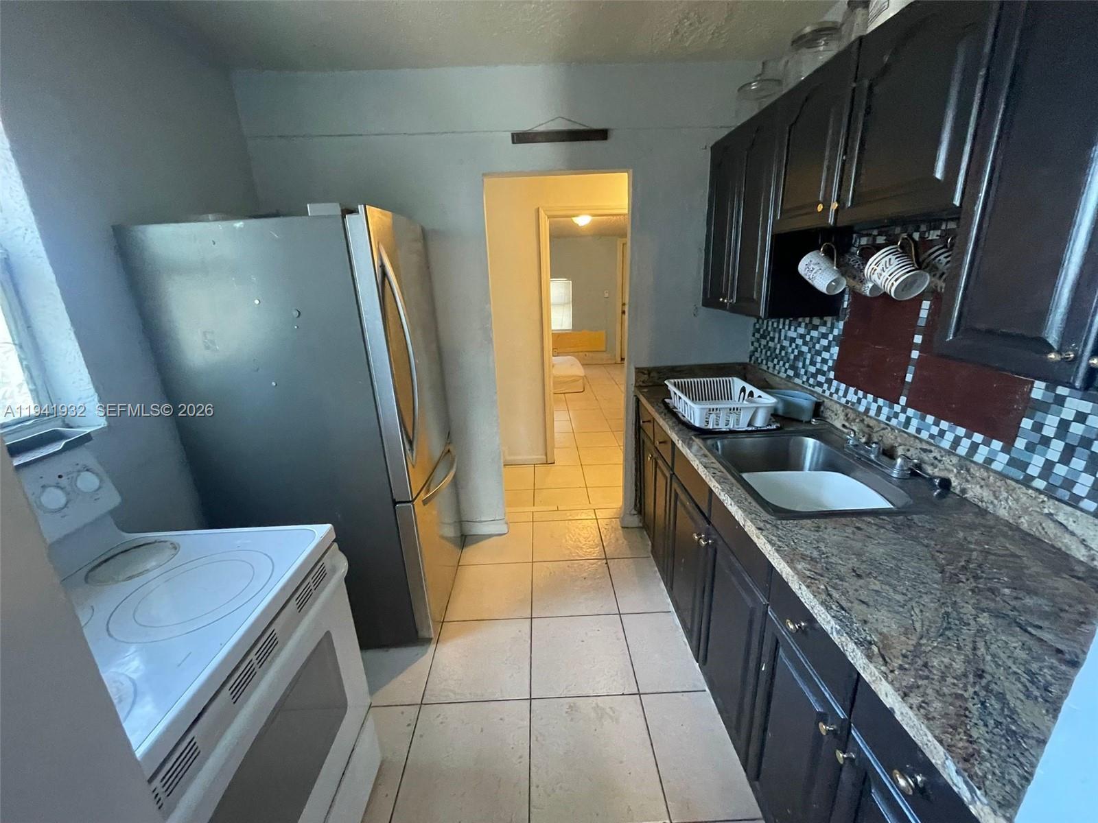 LAUDERDALE MANORS REVISED - Residential Lease