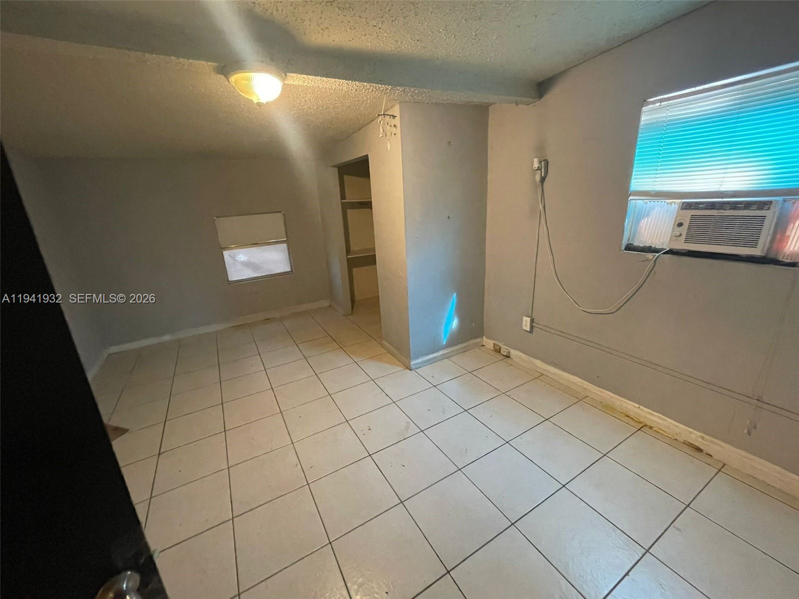 LAUDERDALE MANORS REVISED - Residential Lease