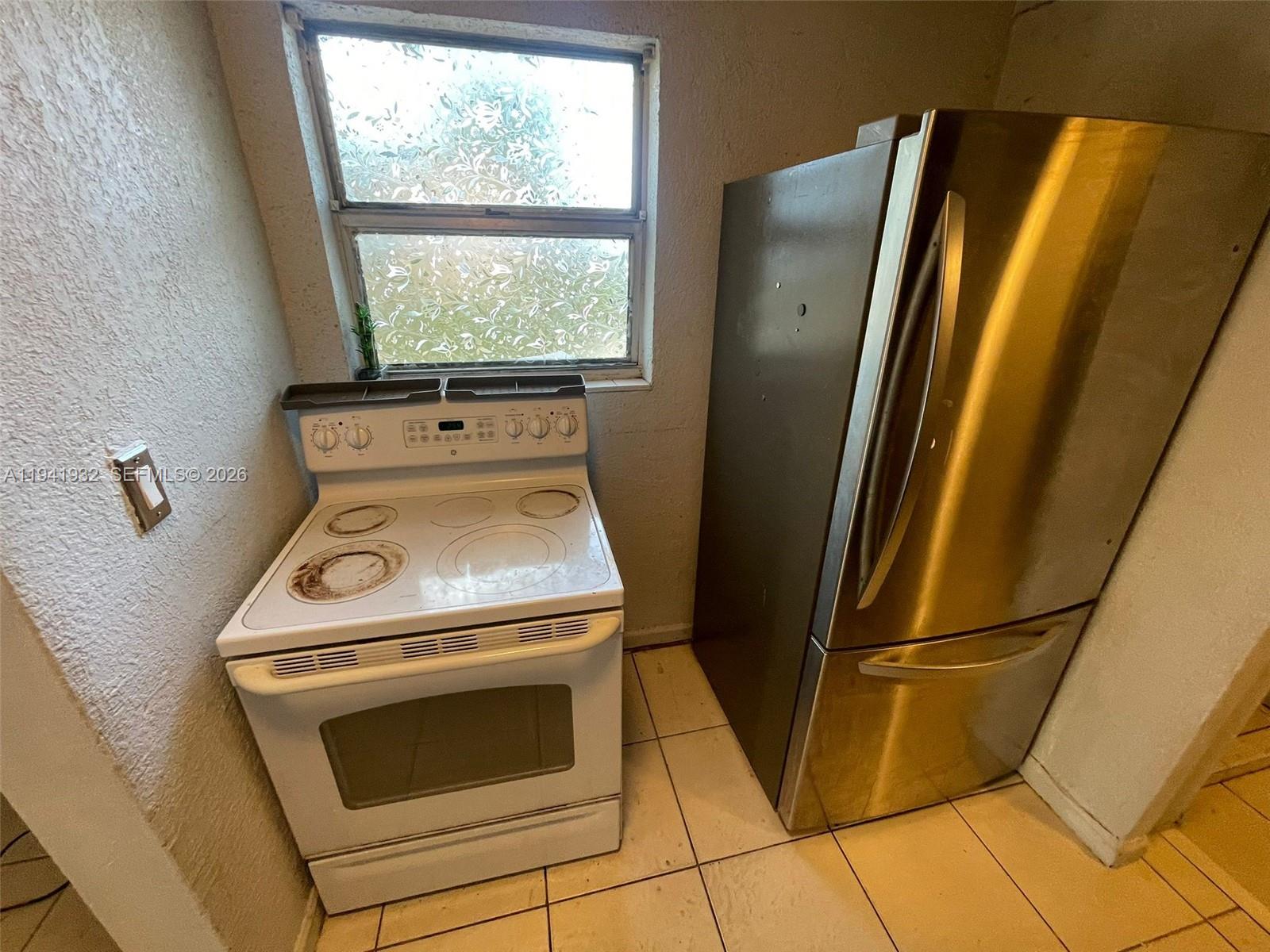 LAUDERDALE MANORS REVISED - Residential Lease