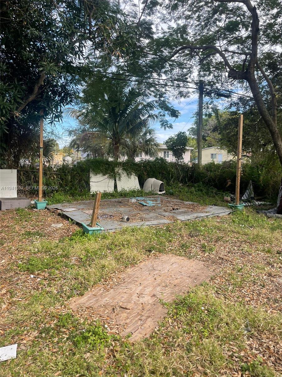 LAUDERDALE MANORS REVISED - Residential Lease