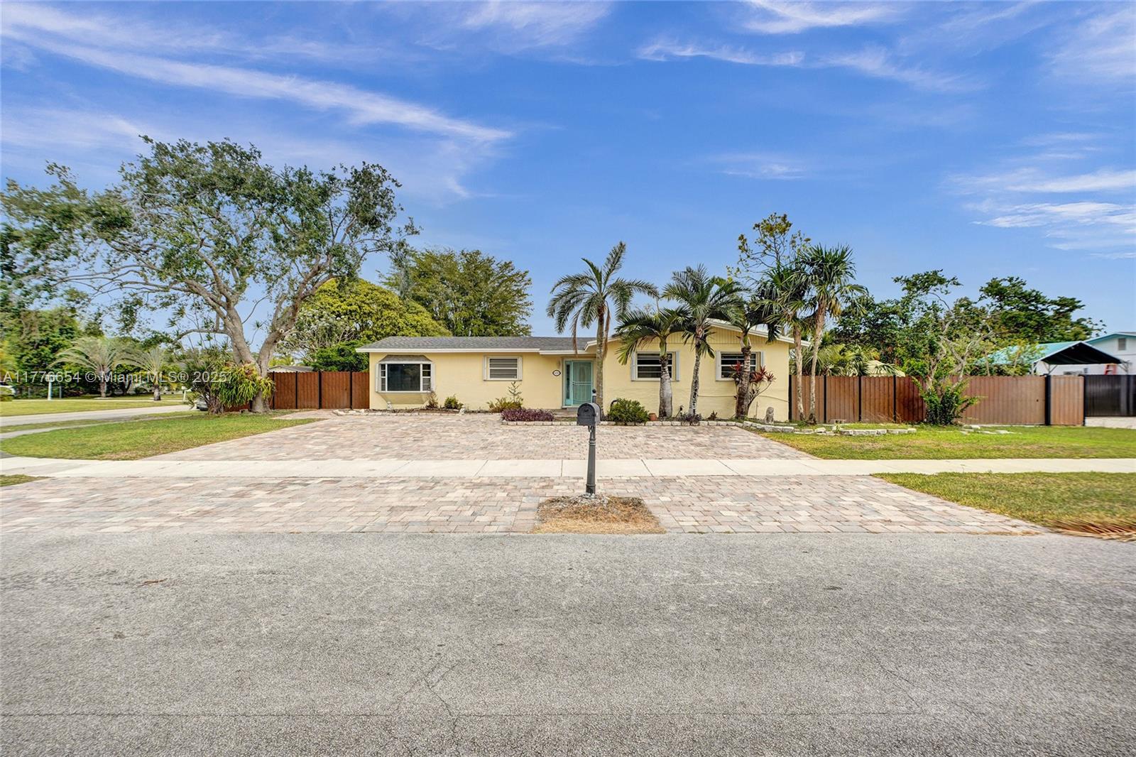 16395 SW 279th St