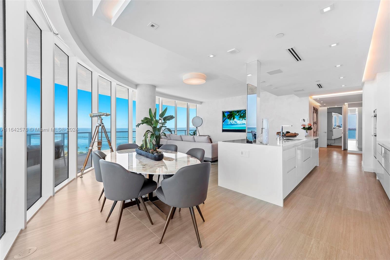 CONTINUUM ON SOUTH BEACH - Residential