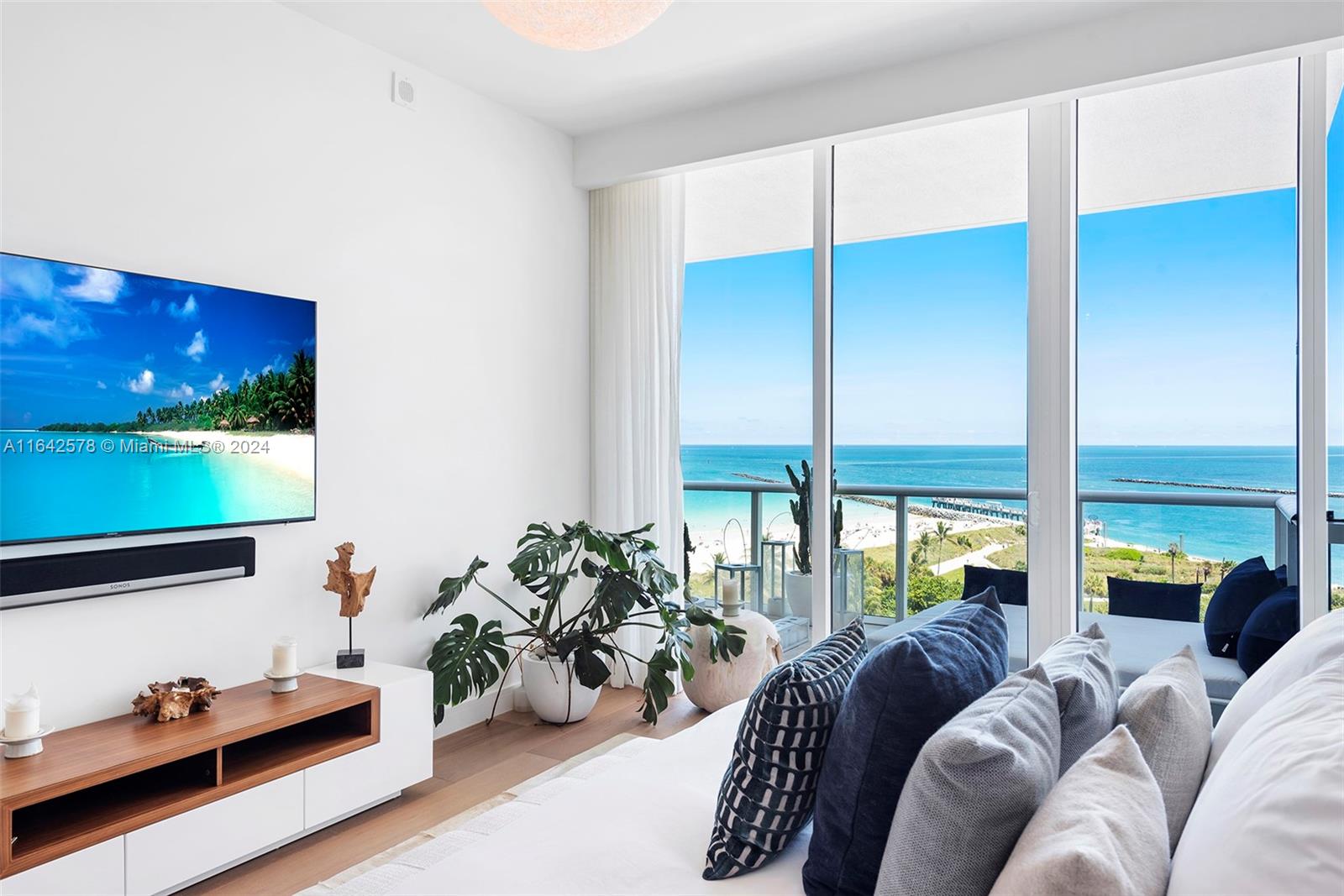 CONTINUUM ON SOUTH BEACH - Residential