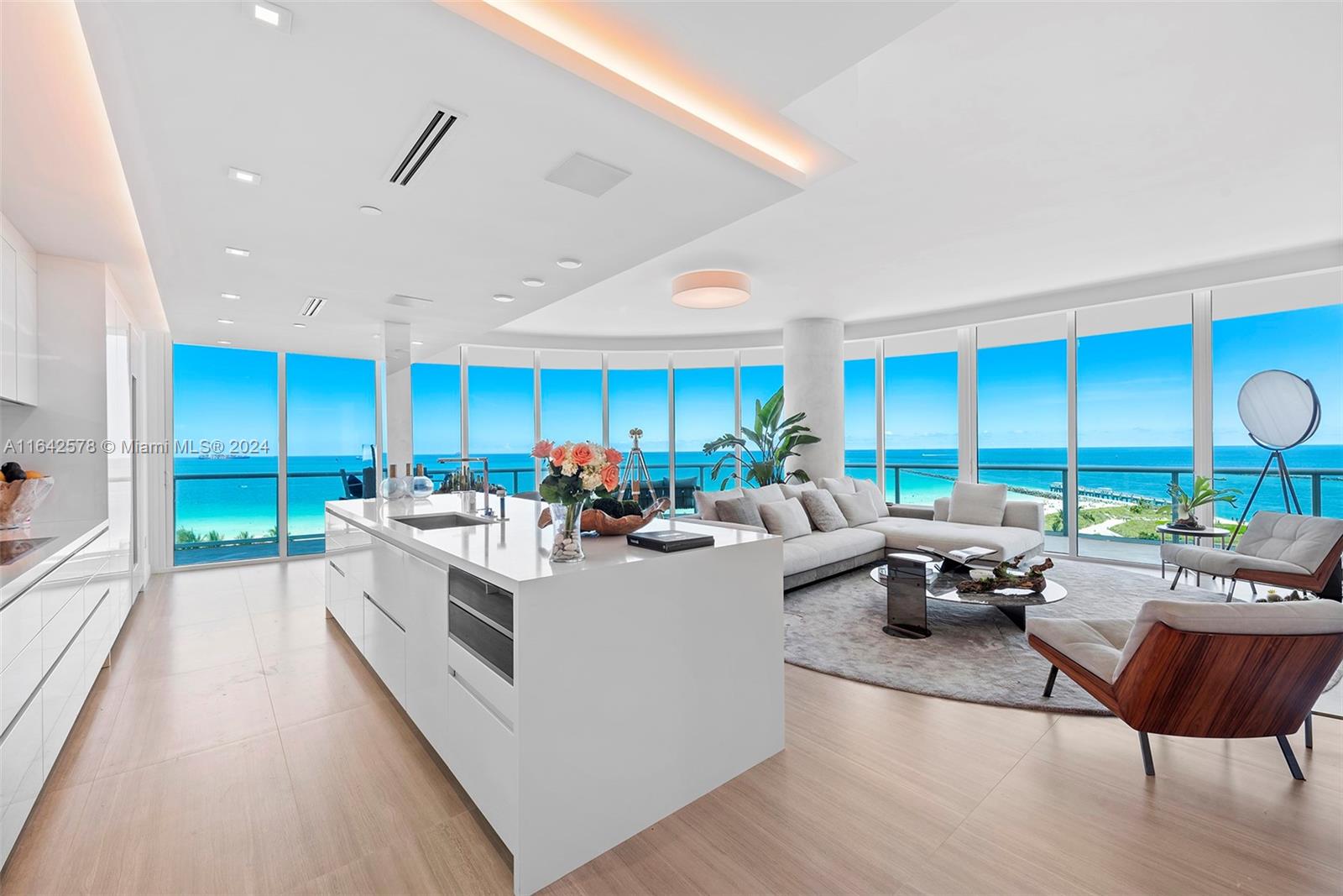 CONTINUUM ON SOUTH BEACH - Residential