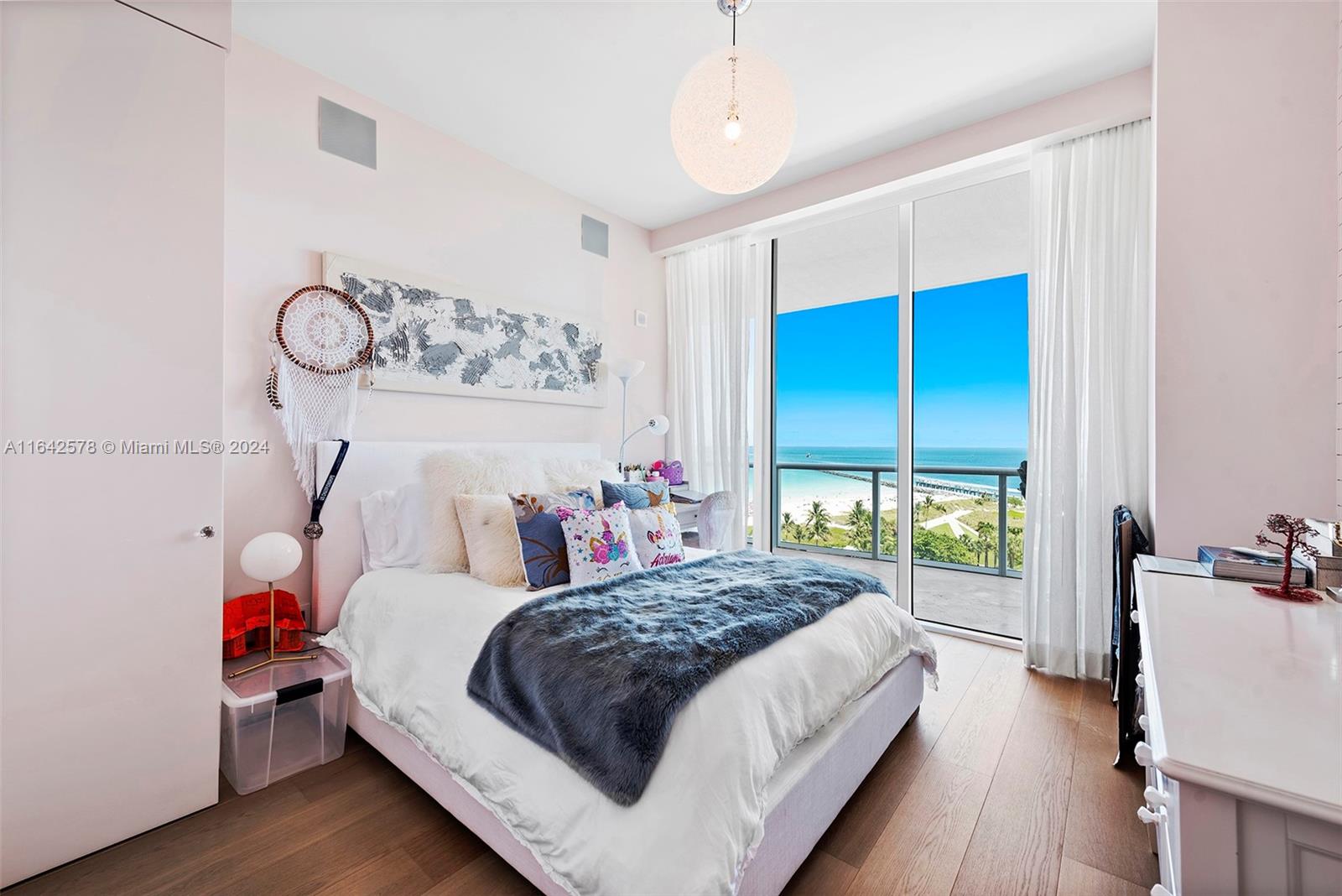 CONTINUUM ON SOUTH BEACH - Residential