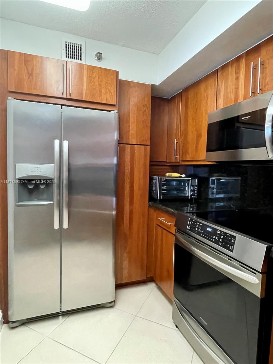 THE STERLING CONDO - Residential Lease