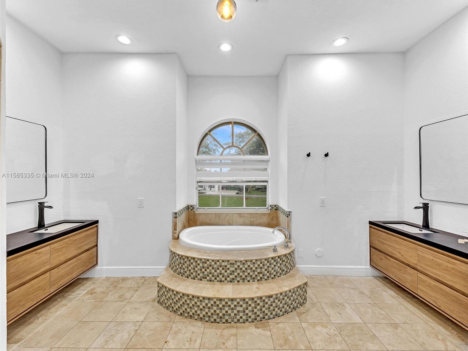 COUNTRY CLUB OF MIAMI EST - Residential