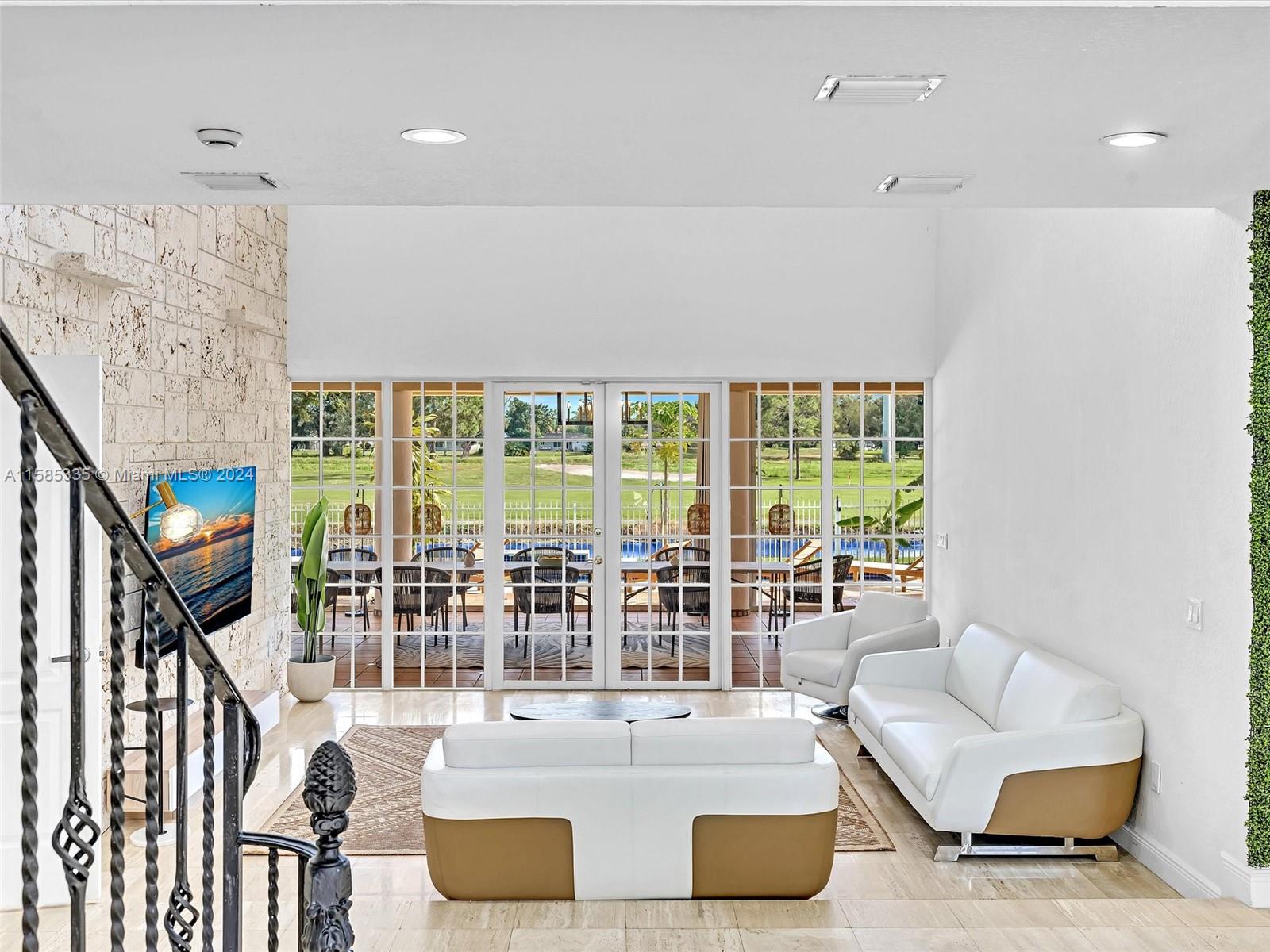 COUNTRY CLUB OF MIAMI EST - Residential