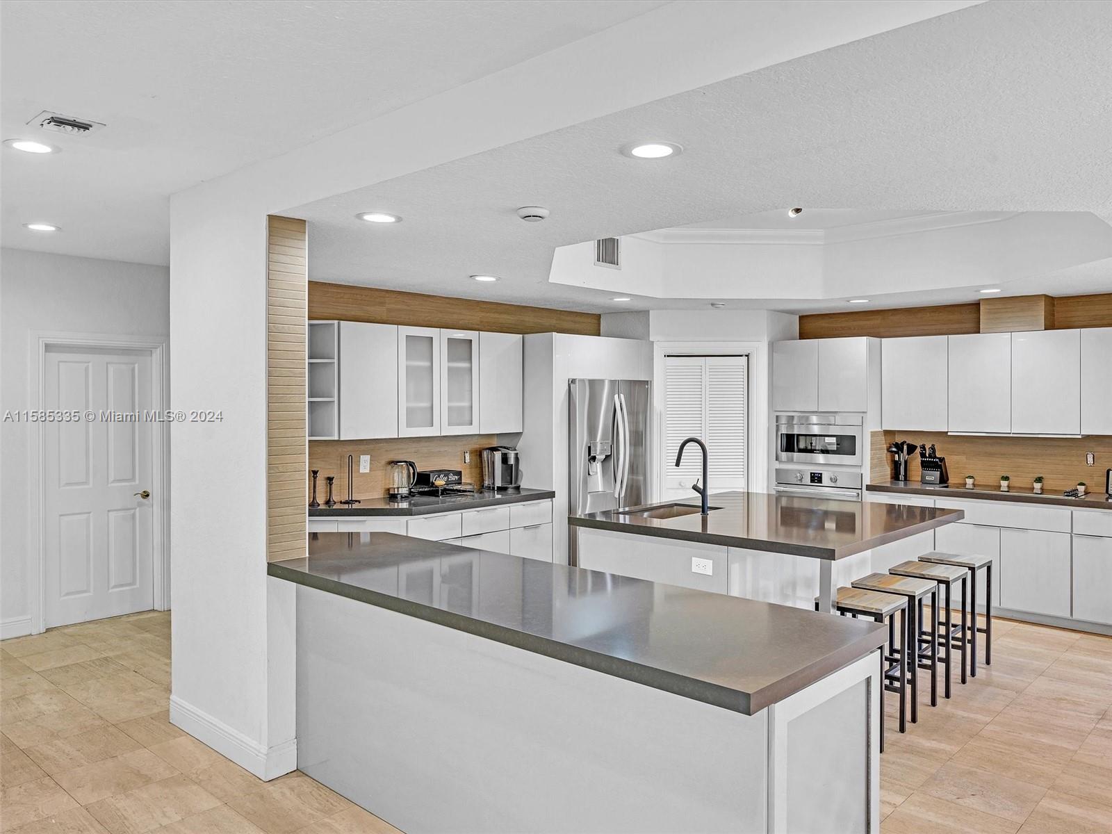 COUNTRY CLUB OF MIAMI EST - Residential
