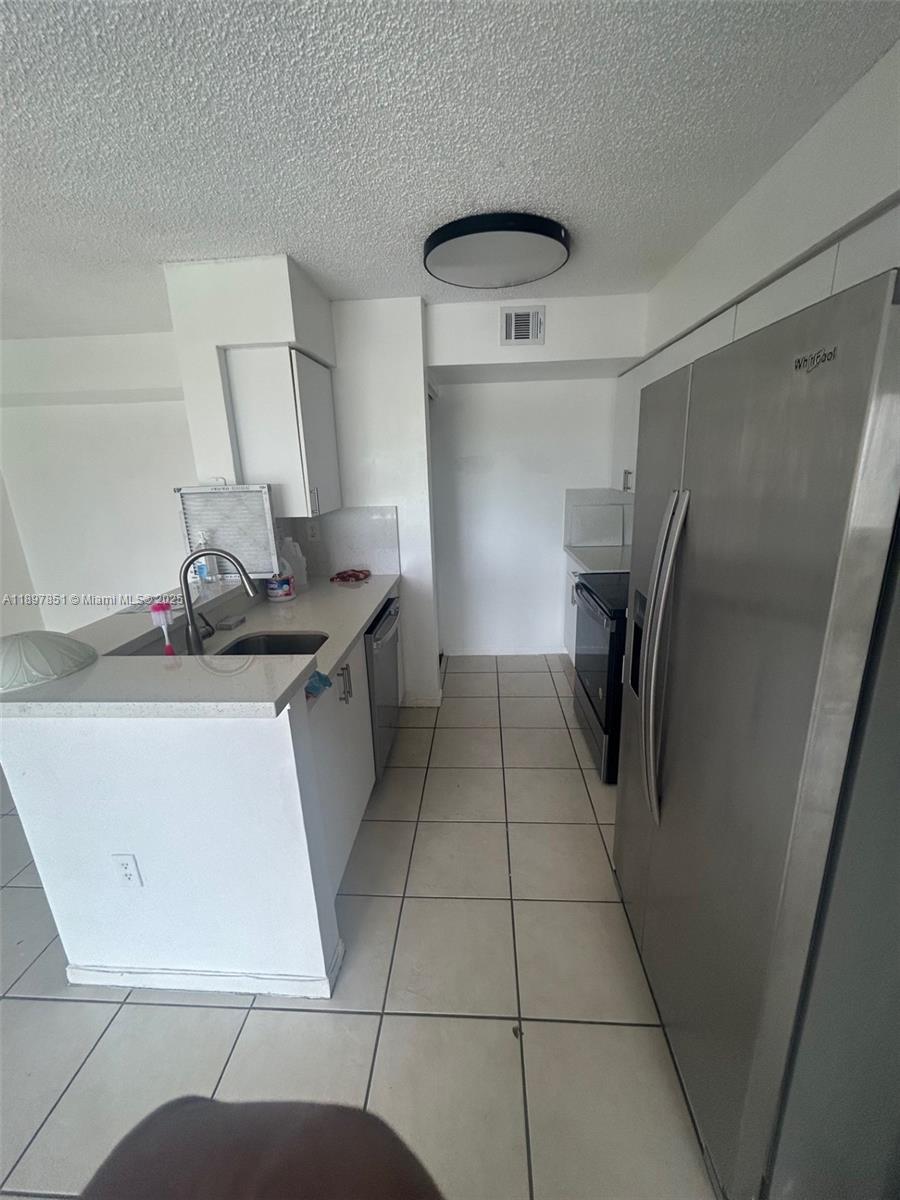 KENDALL LAKE TOWERS CONDO - Residential