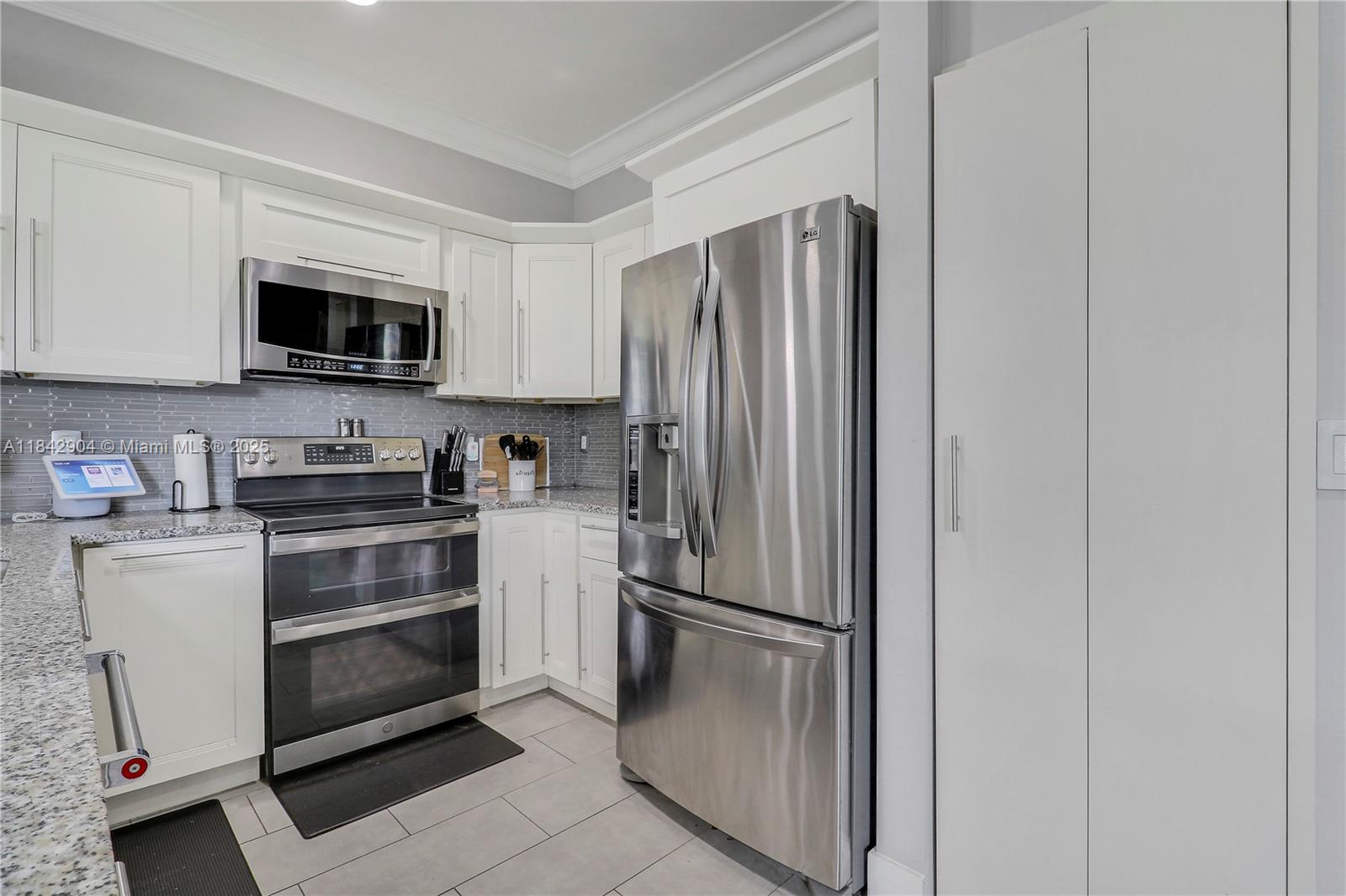 SEMINOLE GARDENS AT WOODB - Residential Lease