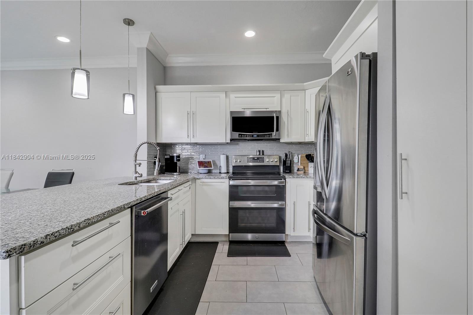 SEMINOLE GARDENS AT WOODB - Residential Lease