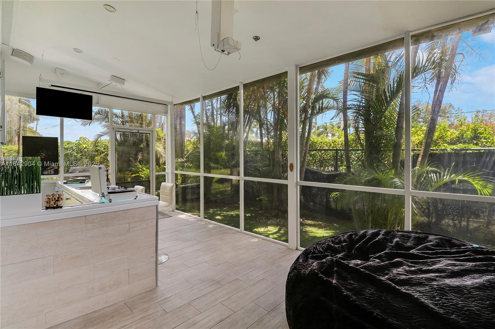 SEMINOLE GARDENS AT WOODB - Residential Lease