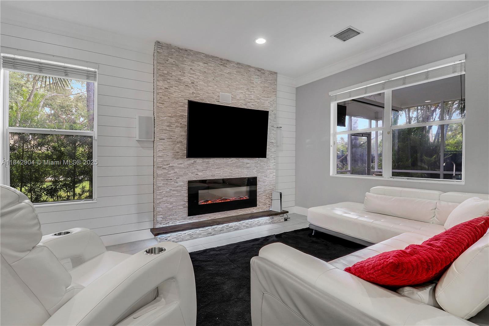 SEMINOLE GARDENS AT WOODB - Residential Lease