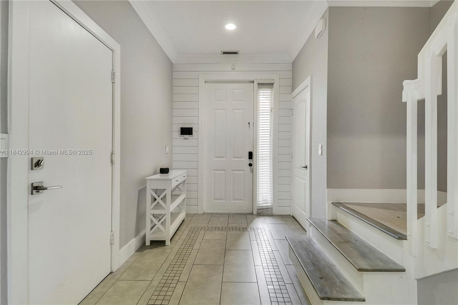SEMINOLE GARDENS AT WOODB - Residential Lease