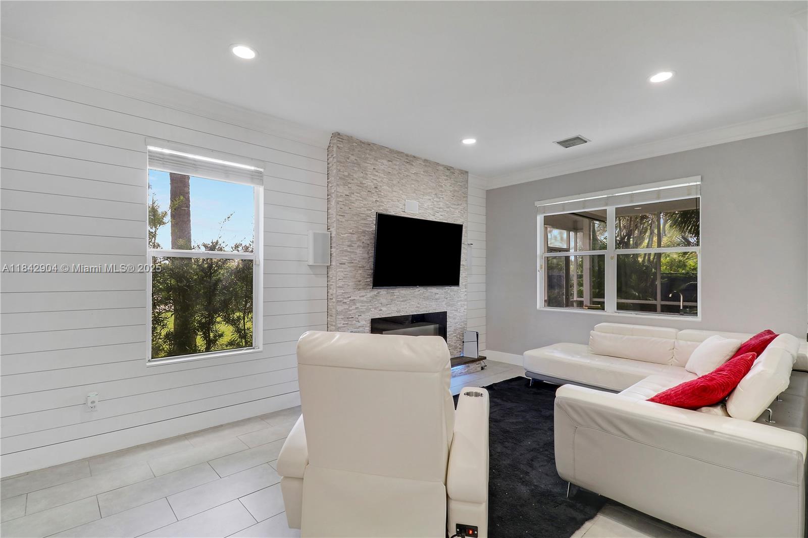 SEMINOLE GARDENS AT WOODB - Residential Lease