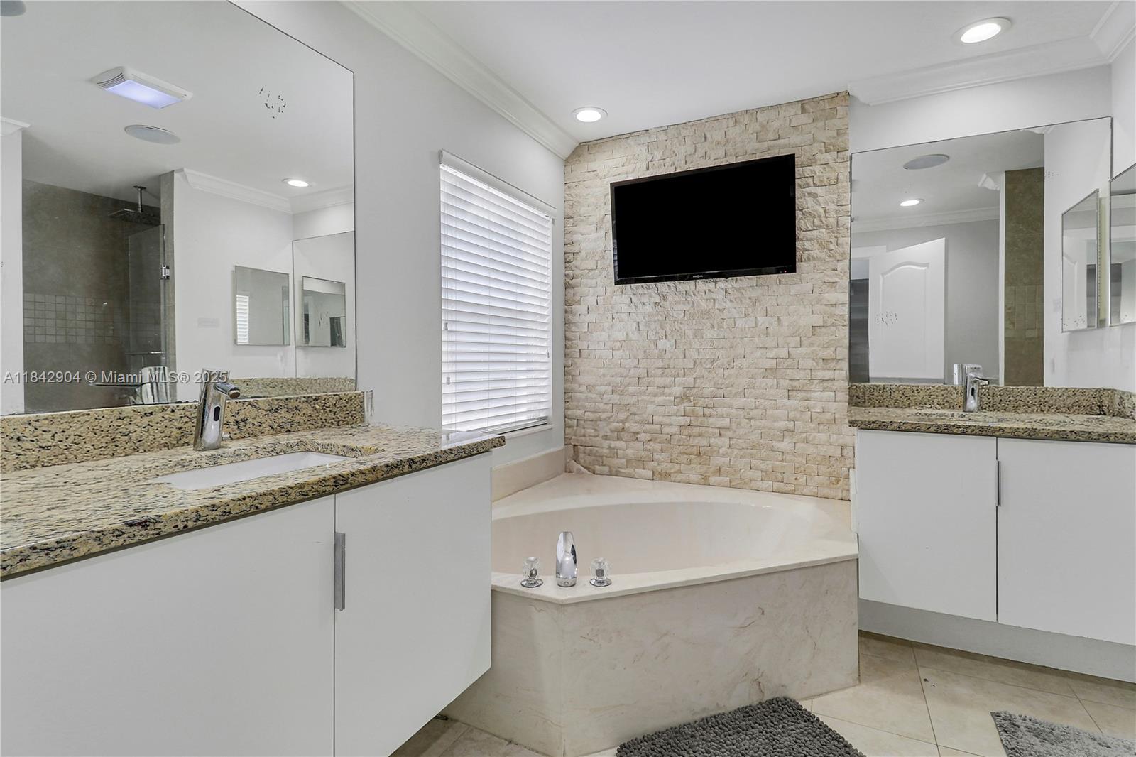 SEMINOLE GARDENS AT WOODB - Residential Lease