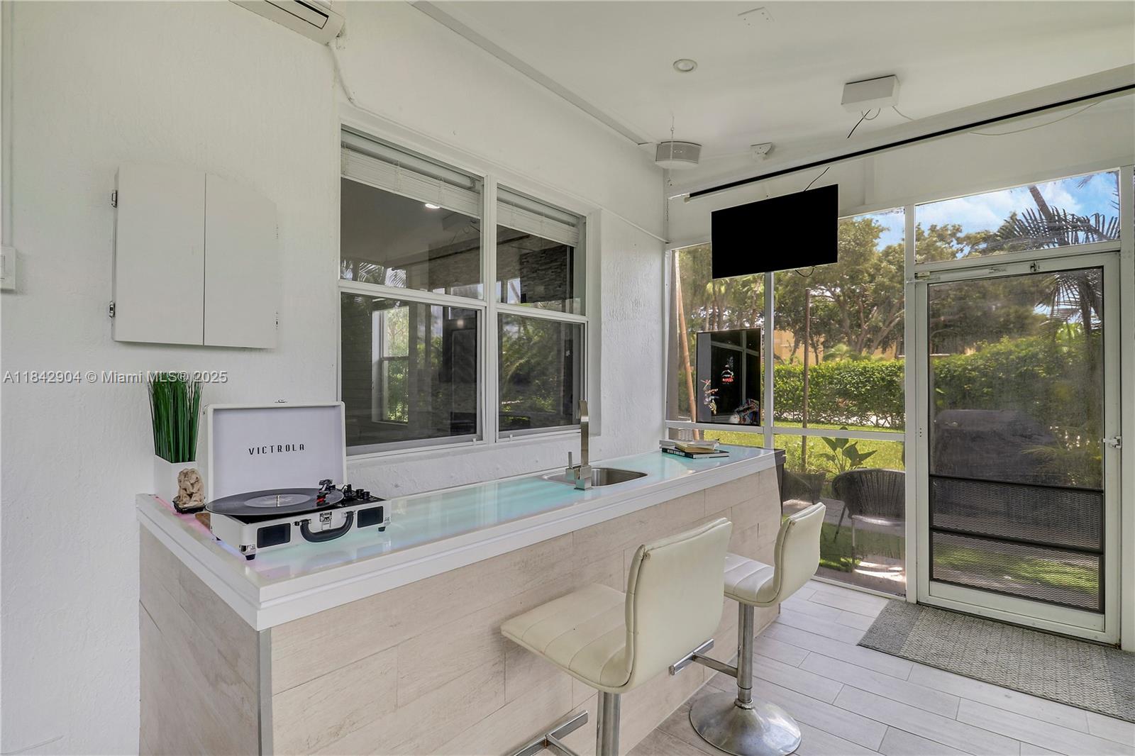 SEMINOLE GARDENS AT WOODB - Residential Lease