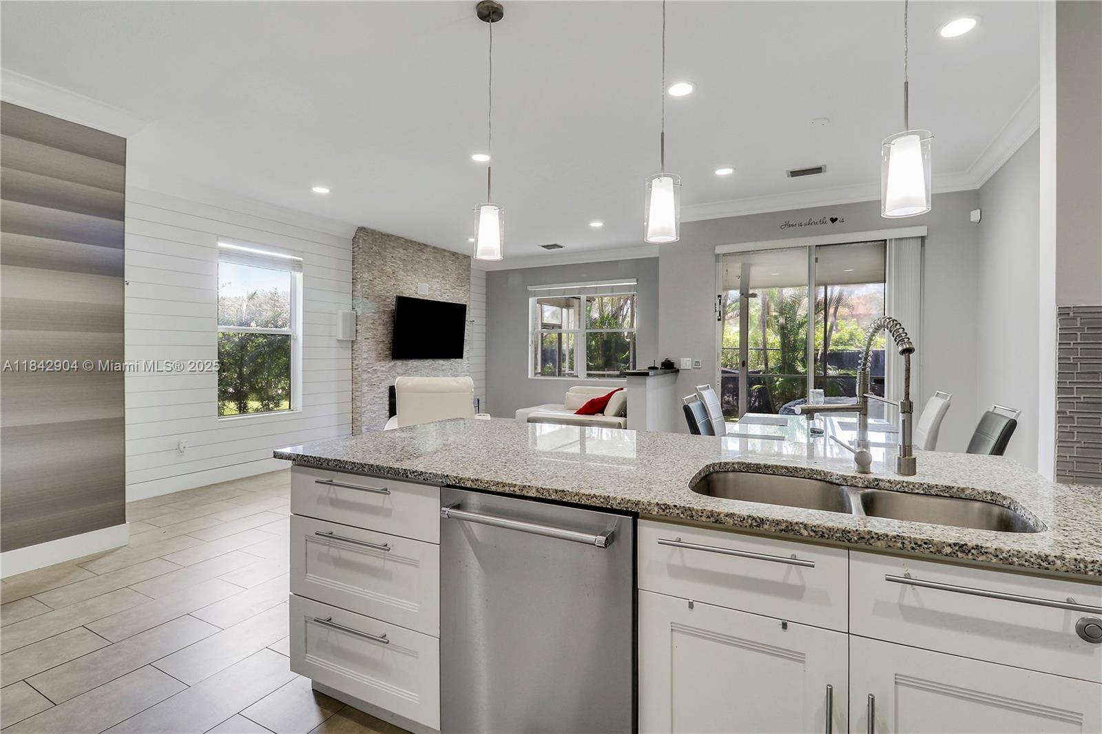 SEMINOLE GARDENS AT WOODB - Residential Lease