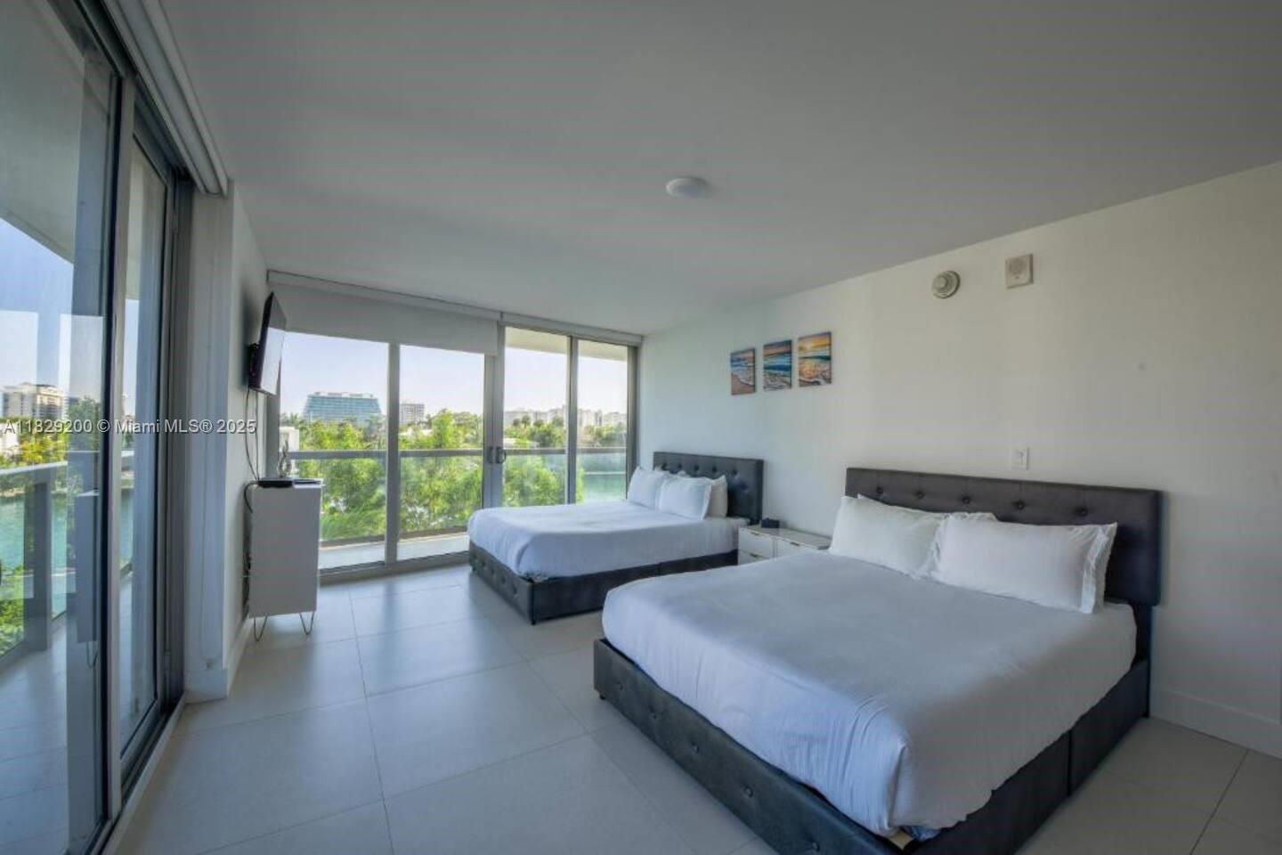 9261 E Bay Harbor Dr 402