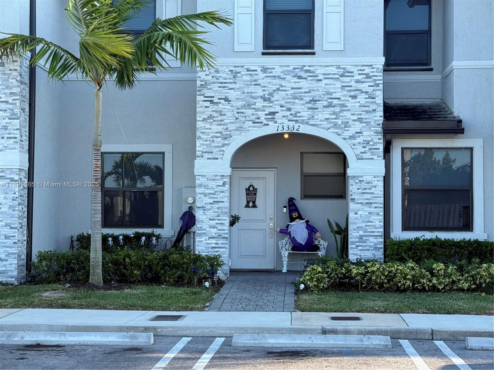 PINE ISLE - Residential