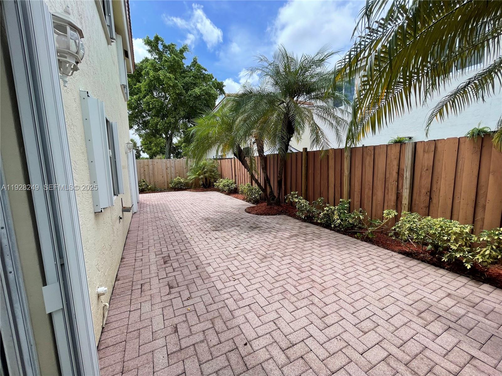 DORAL PALMS - Residential Lease