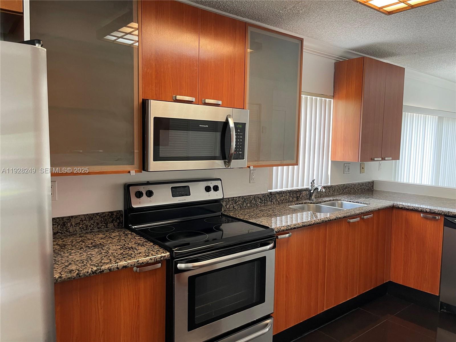 DORAL PALMS - Residential Lease