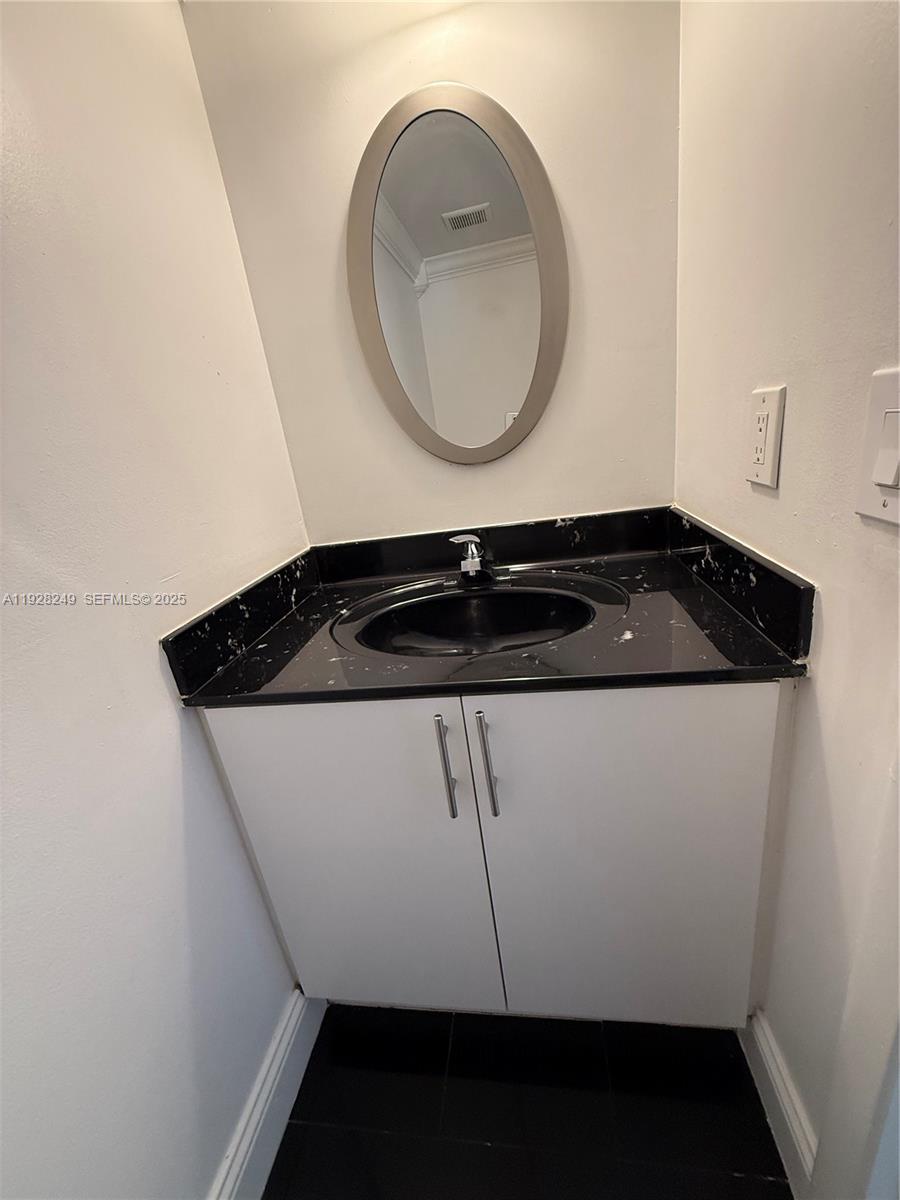 DORAL PALMS - Residential Lease