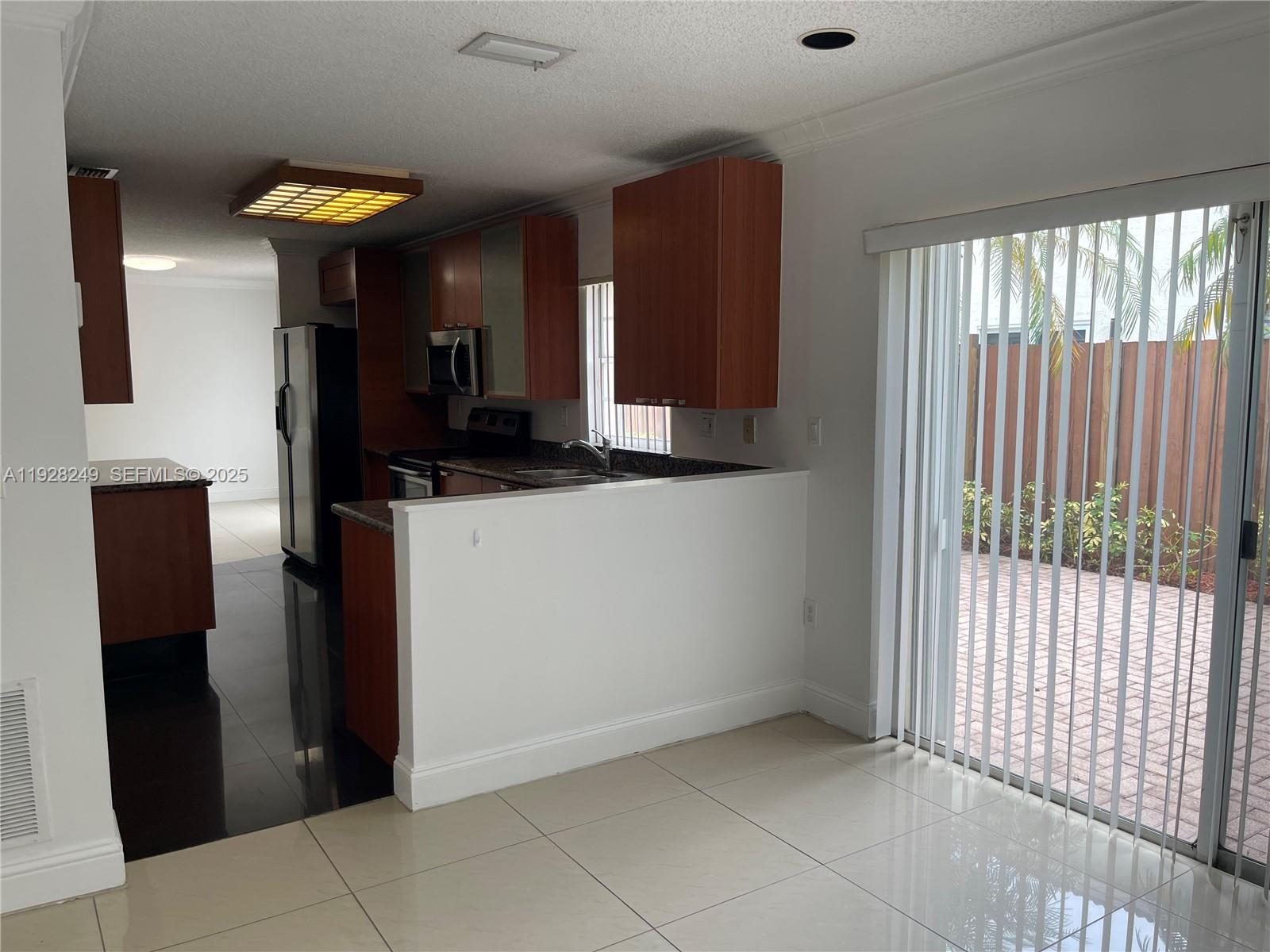 DORAL PALMS - Residential Lease