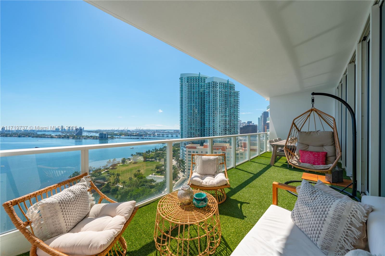 2020 N Bayshore Dr 2206