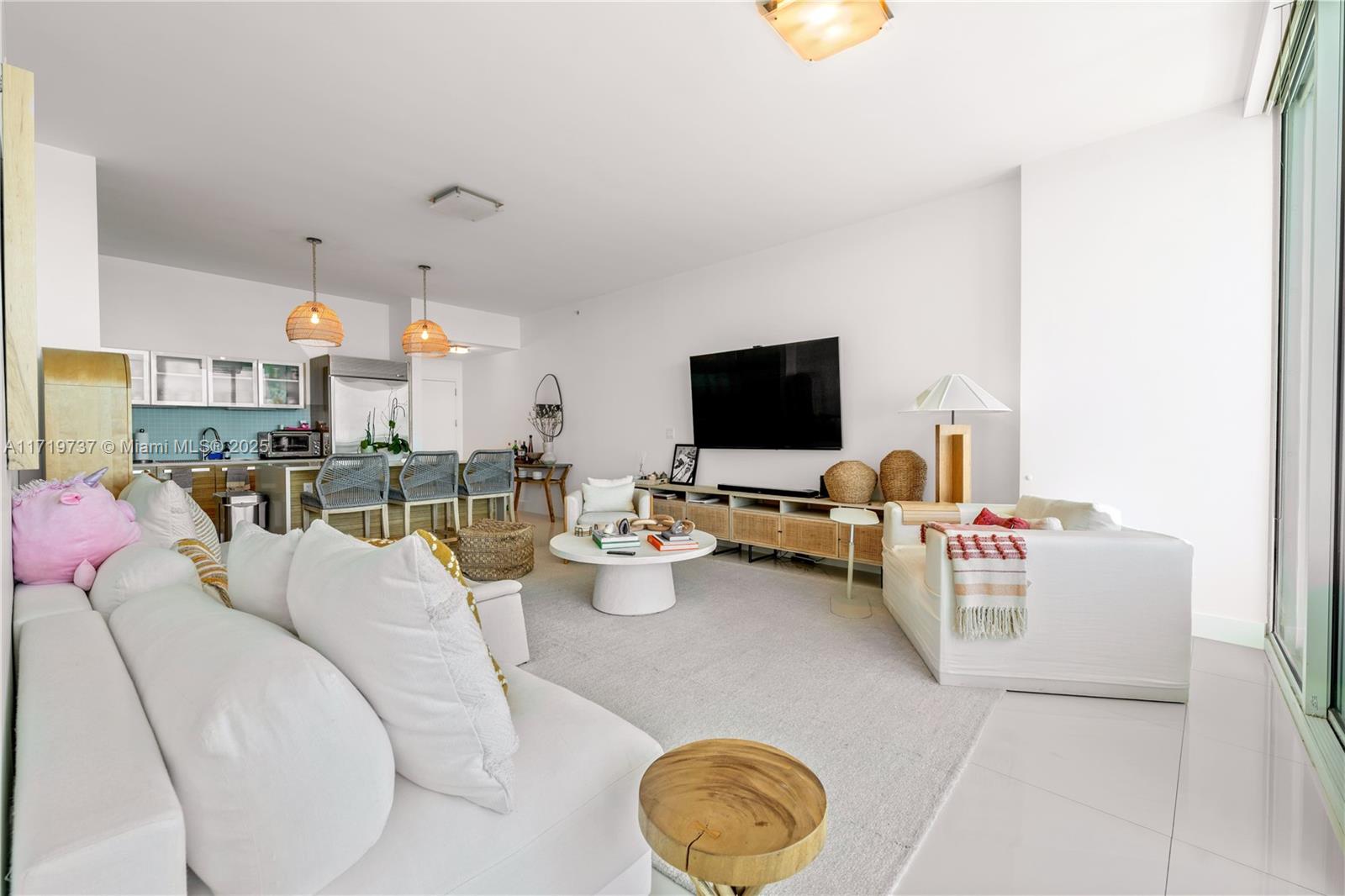 2020 N Bayshore Dr 2206