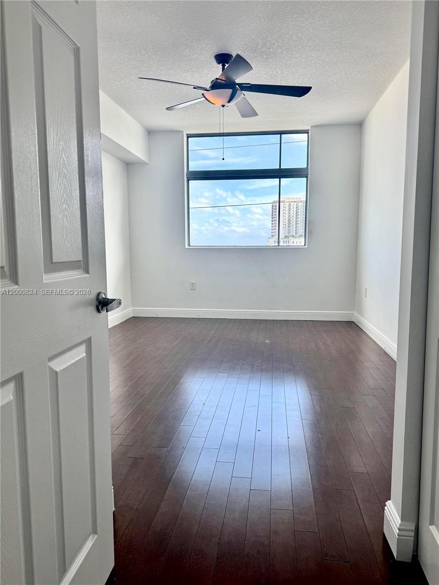 HOLLYWOOD STATION RES CON - Residential