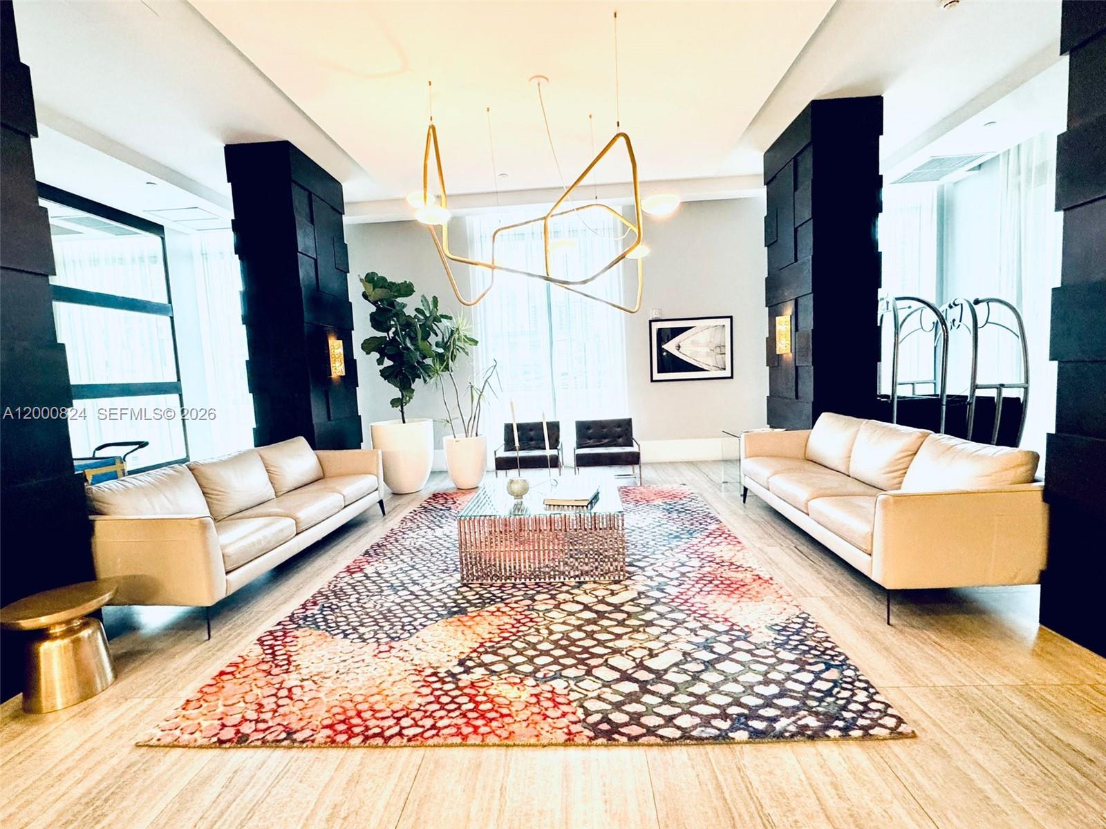 HOLLYWOOD STATION RES CON - Residential