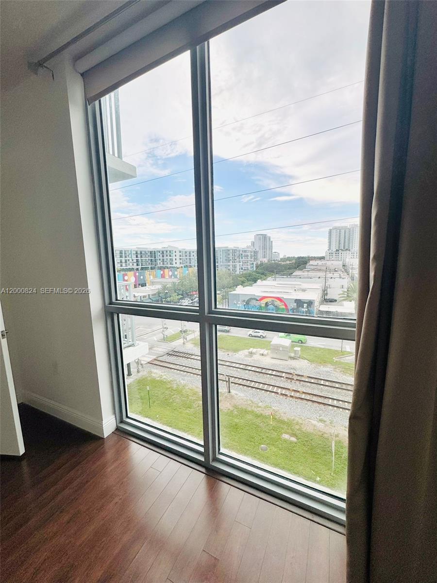 HOLLYWOOD STATION RES CON - Residential