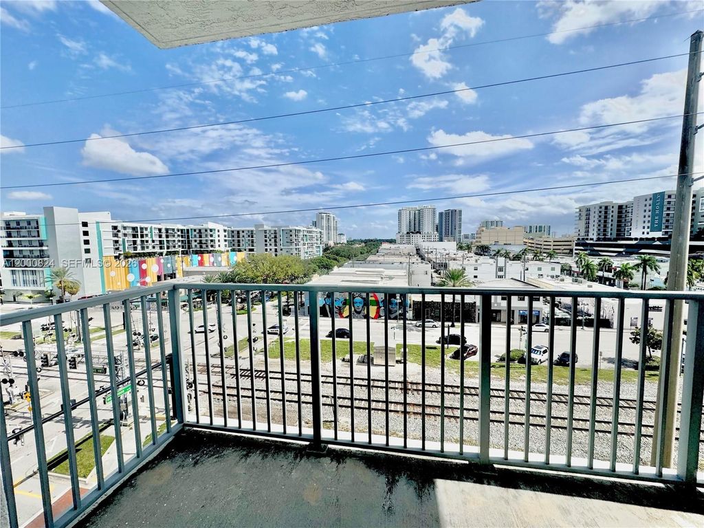 Photo of 140 S Dixie Hwy #513, Hollywood, FL 33020 (MLS # A12000824)