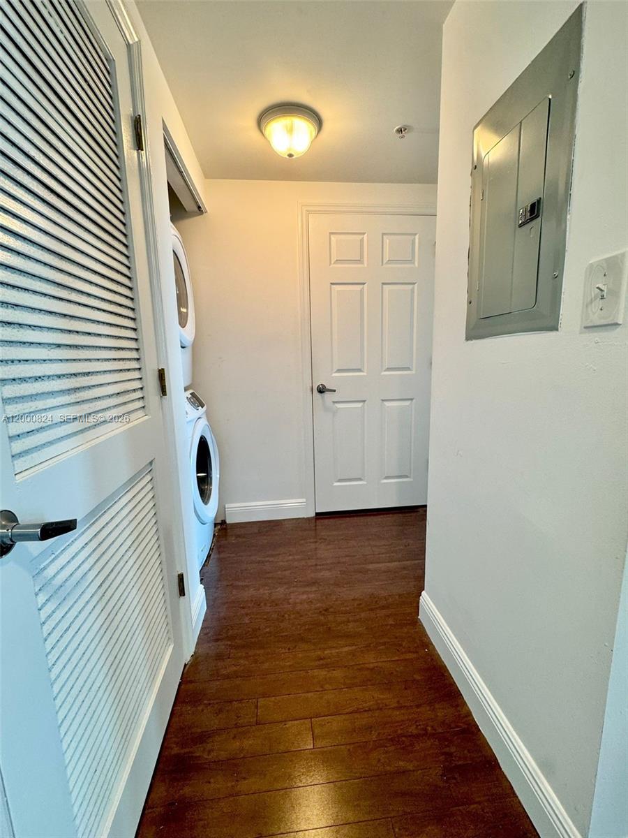 HOLLYWOOD STATION RES CON - Residential