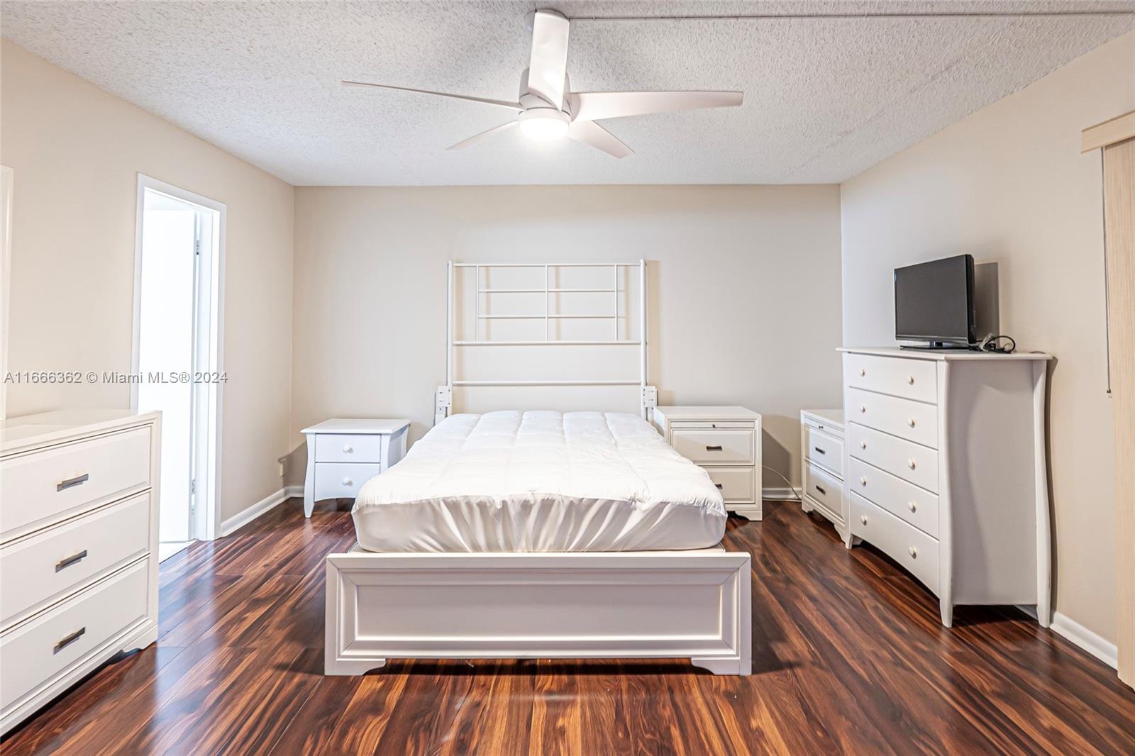 CENTURY VILLAGE CORNWALL E - Residential