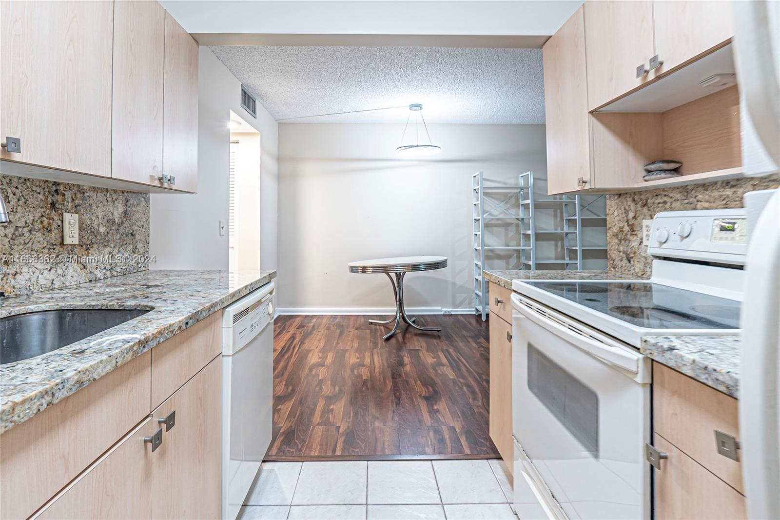 CENTURY VILLAGE CORNWALL E - Residential