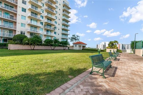 Tiny photo for 3020 NE 32nd Ave #716, Fort Lauderdale, FL 33308 (MLS # A12025925)