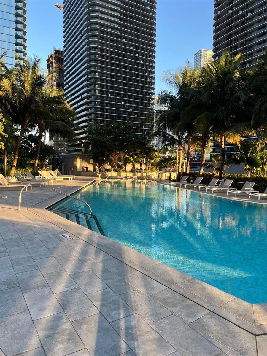 88 SW 7th St 2708