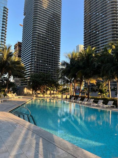 88 SW 7th St 2708 Miami FL 33130