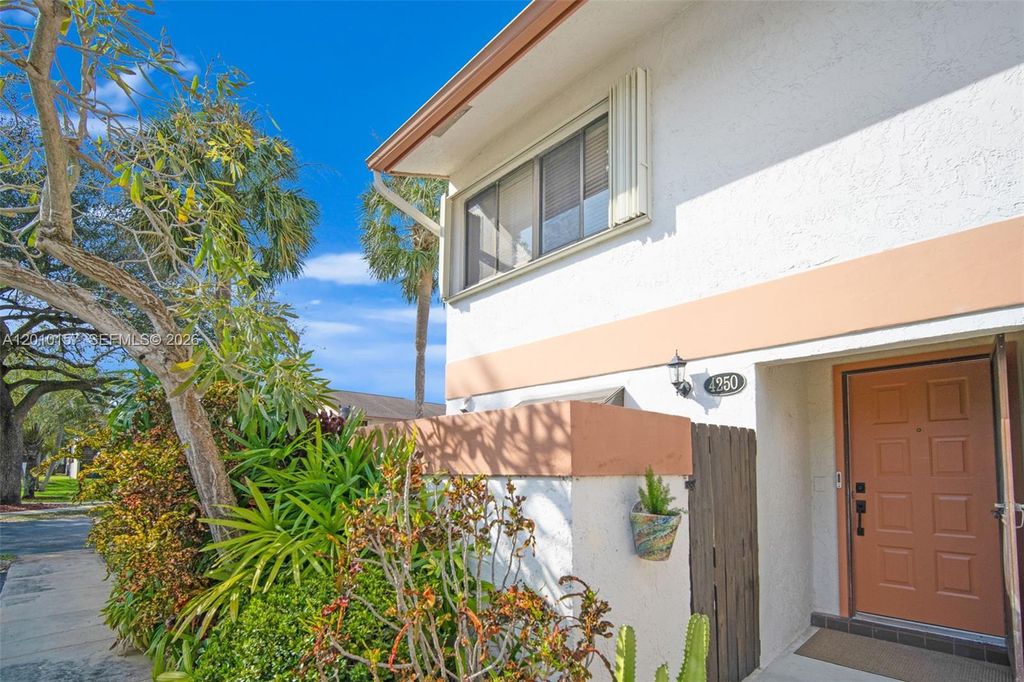 Photo of 4250 SW 70th Ter #., Davie, FL 33314 (MLS # A12010157)