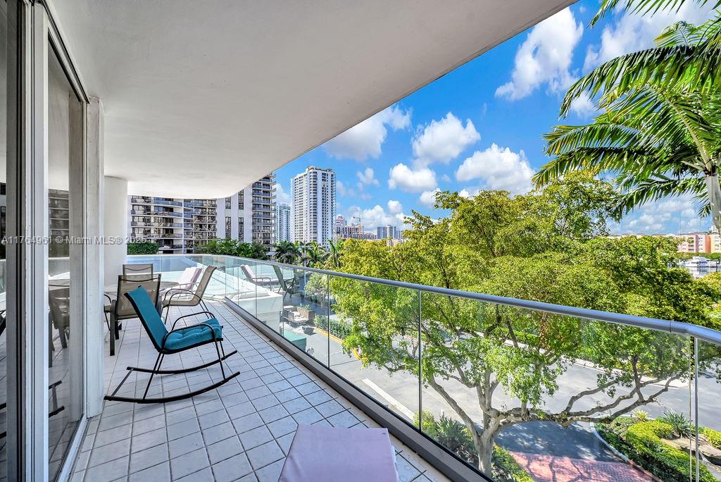 Property for Sale at 19707 Turnberry Way 5D, Aventura, Miami-Dade County, Florida - Bedrooms: 2 
Bathrooms: 2  - $549,000