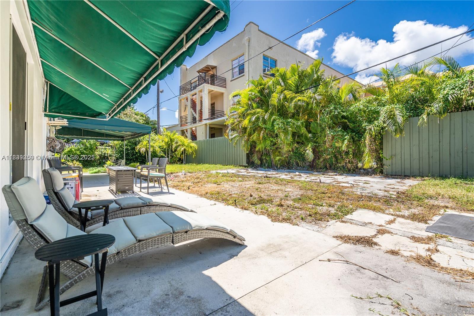 1761 SW 14th St