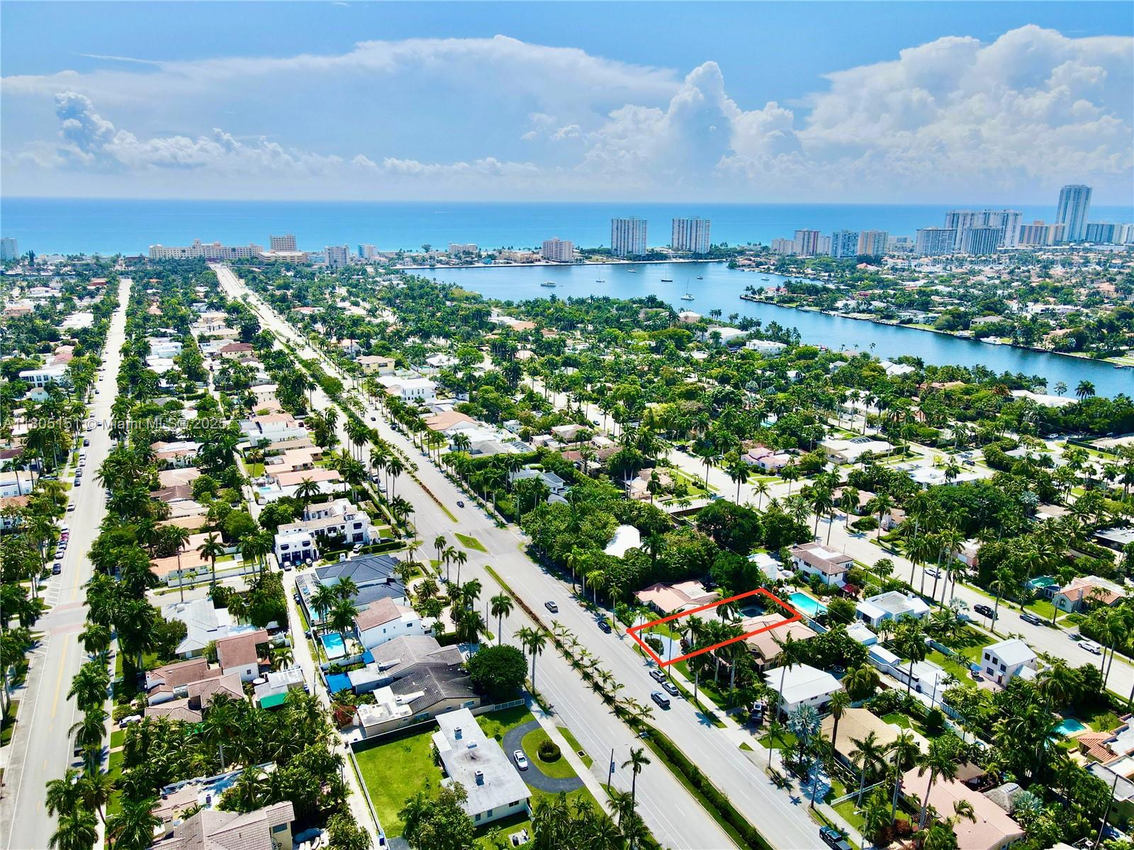 Rental Property at 1116 Hollywood Blvd, Hollywood, Broward County, Florida - Bedrooms: 4 
Bathrooms: 4  - $5,600 MO.