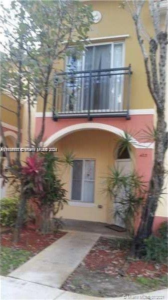 Property for Sale at 403 W Santa Catalina Cir, North Lauderdale, Miami-Dade County, Florida - Bedrooms: 3 
Bathrooms: 3  - $355,000