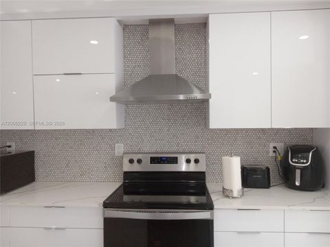 Tiny photo for 8224 NW 9th Ct #3, Plantation, FL 33324 (MLS # A12006229)