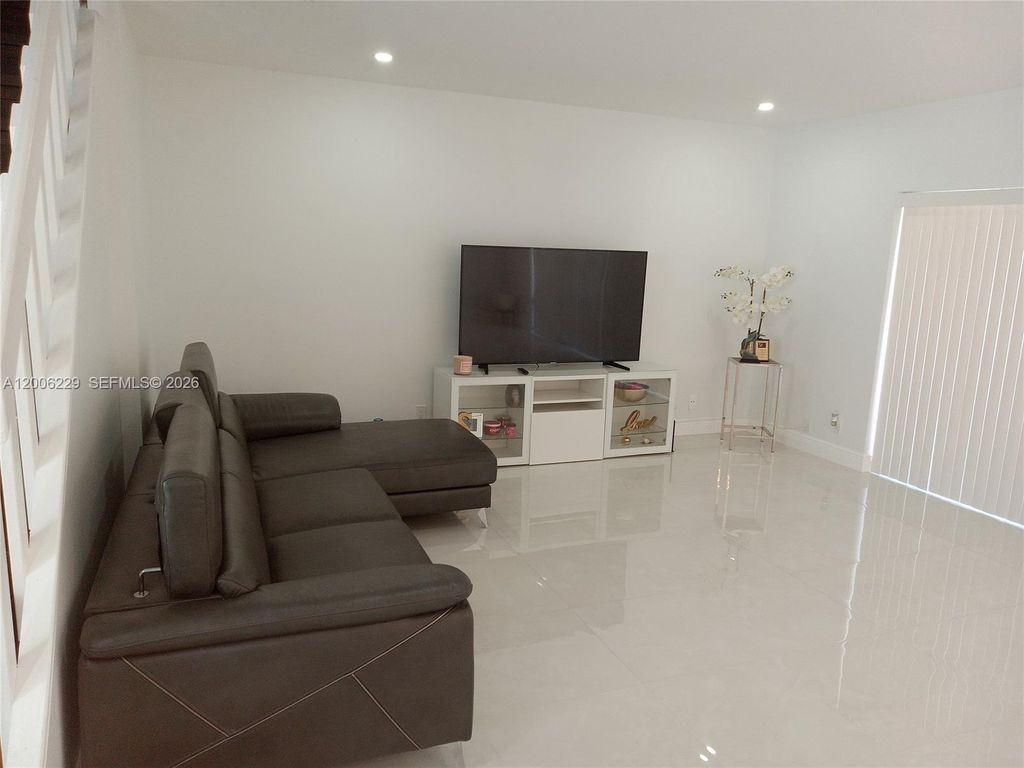 Photo of 8224 NW 9th Ct #3, Plantation, FL 33324 (MLS # A12006229)