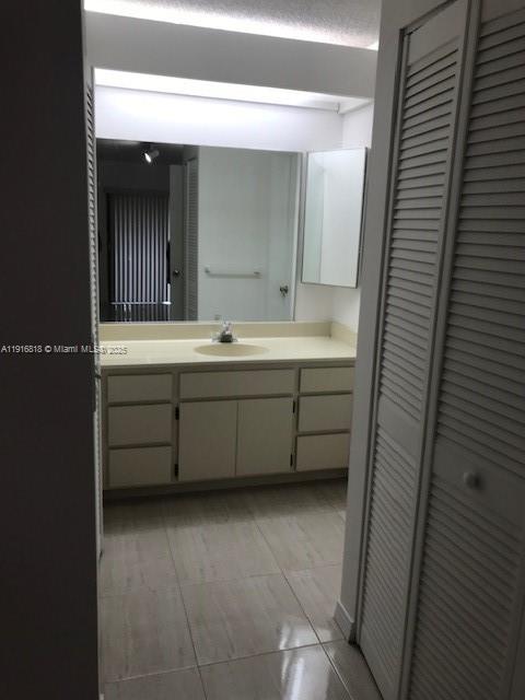 KENLAND WALK CONDO III - Residential Lease