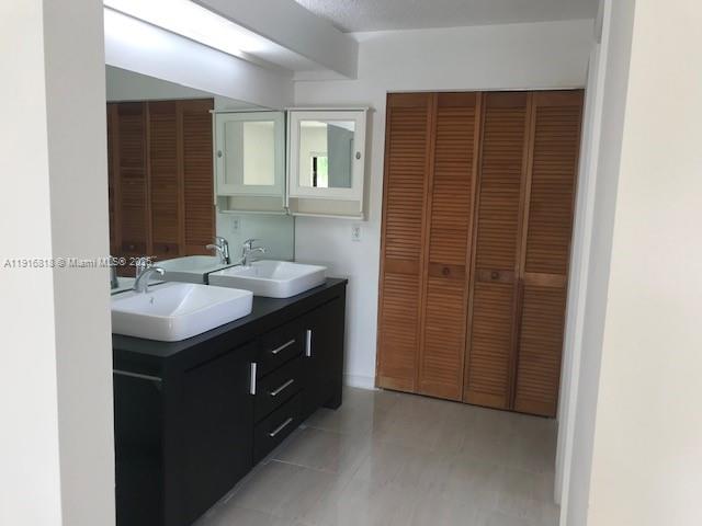 KENLAND WALK CONDO III - Residential Lease